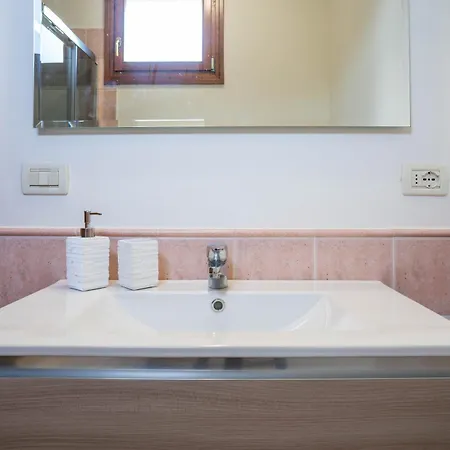 La Casa Di Elen Con Piscina E Terrazza 아파트 *